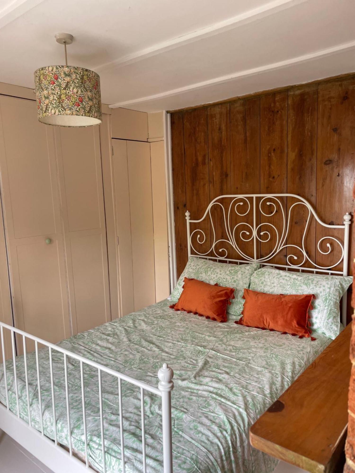 Cosy 2 Bedroom Victorian Cottage, Newport, Isle Of Wight Ньюпорт Экстерьер фото